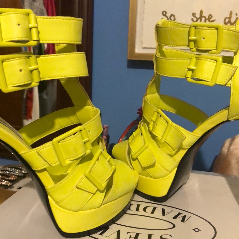 Sandal - Picture 2 of 5